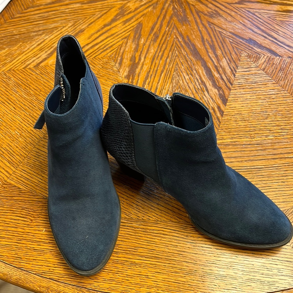 Vionic navy bootie